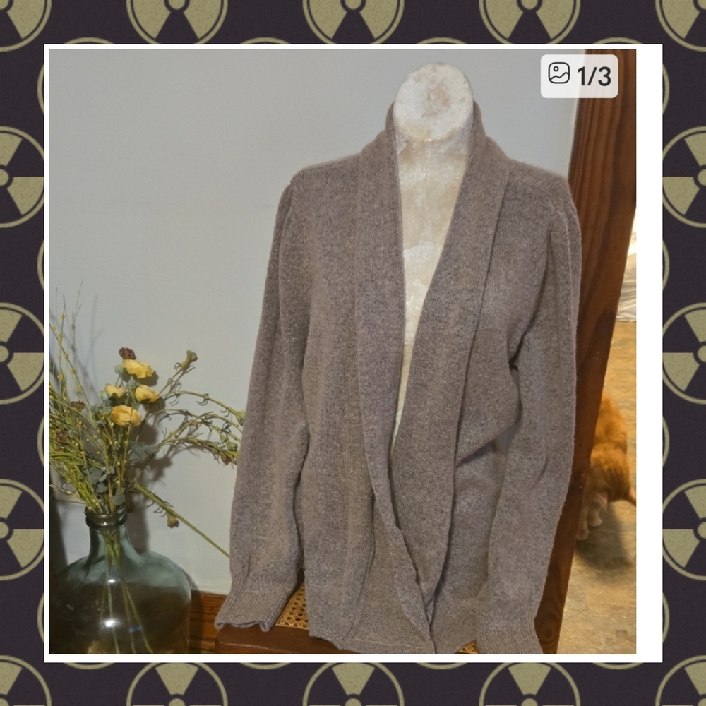 Adrienne Vittadini Cardi Size Medium